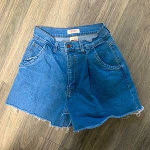 VIBRANT MiU USA vintage style high rise cut off jean shorts